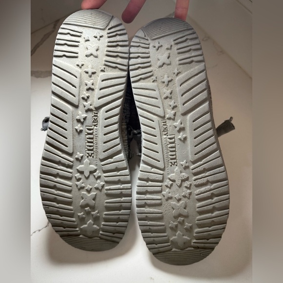 Hey Dude’s Men’s size 7 - Picture 4 of 6